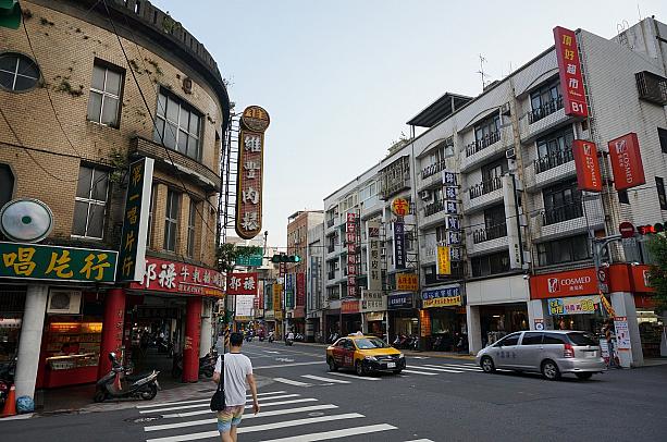 歩いて来た延平北路は、以前「台北銀座」とも呼ばれた「榮町」と匹敵するほどのにぎわいだったと言われています