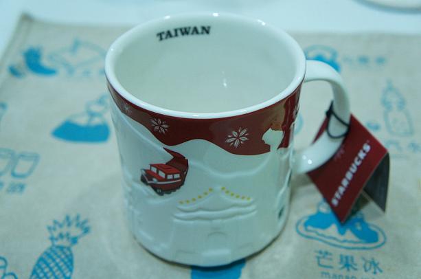 台湾の観光スポットを描いたマグカップのクリスマスバージョンが登場！というわけで、ナビもうっかり買ってしまいました！！