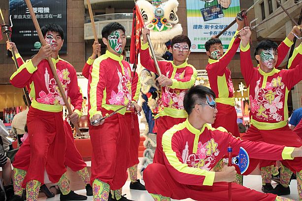 今年選ばれた「2015臺灣觀光年曆國際級活動」は41個。台湾を代表するイベントだと言われています。<br>その中から「內門宋江陣」のパフォーマンスが行われました♪<br>↓↓↓動画を撮りましたので、ご覧ください！↓↓↓