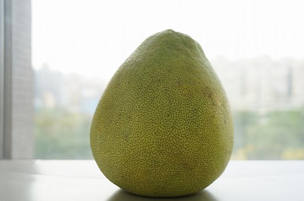 文旦のことは台湾の方々は「柚子」と呼びます。この「柚」が「佑」の音と同じなので、縁起がよく、ご加護がありますようにとの意味も込められているそうです
