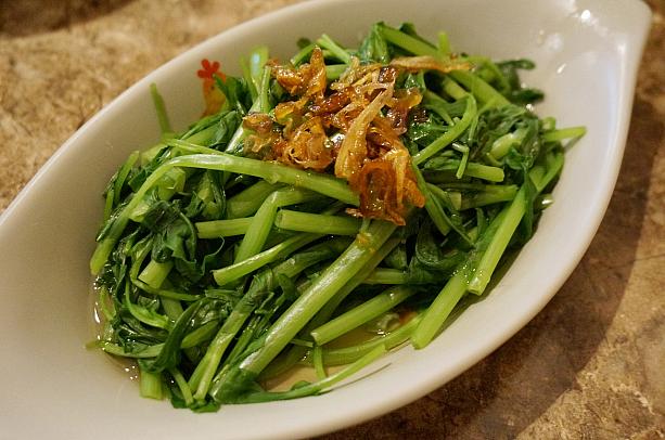 青菜30元<br>この日は空心菜でした。壁に本日の青菜が張り出されているので、注文しやすいです！