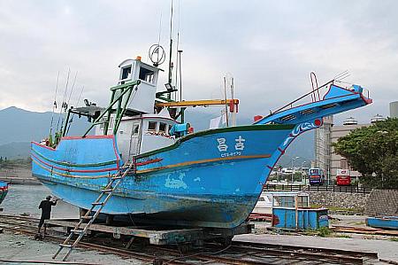 港にはカジキ漁の船ばかり