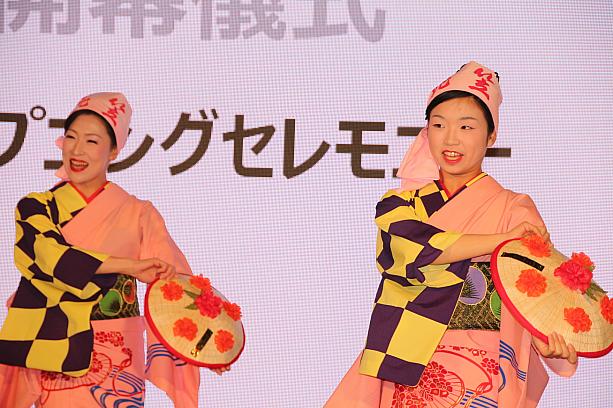 セレモニーステージでは、山形県の「花笠」踊りが披露されました。「花笠まつり」は、毎年8月上旬です