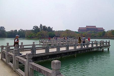 このツアーでは蒋介石元総統の別荘地「澄清湖」も訪れます