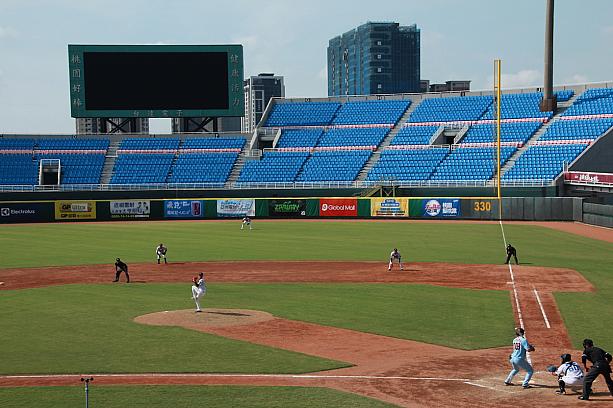 最終日の27日には、桃園国際棒球場で台湾プロ野球のラミゴモンキーズ2軍と対戦。この日はプロ野球のシーズン中ということで、観客を入れない練習試合となりました。