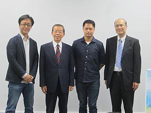 （右から）朱文清顧問、鄭有傑監督、謝長廷代表、野嶋剛氏。