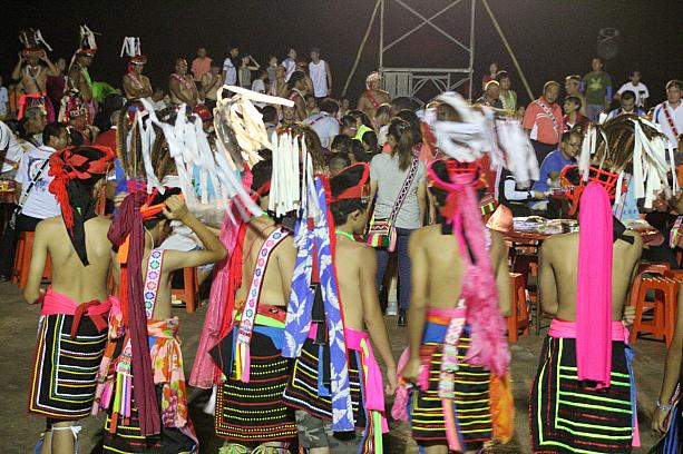 アミ族の豊年祭はお正月と同じ、1年の始まりでもあります。集落ごとに日程や衣装、しきたりなどが異なります