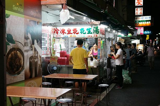 嘉義一の人気を誇る豆花屋さんが「阿娥豆花」。嘉義文化路夜市の中にあります