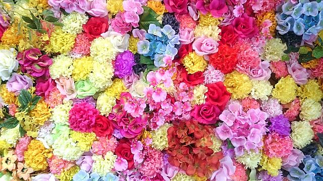 カラフルなお花に囲まれてお洒落な写真が撮れる Br フォトジェニックなジューススタンド 台北ナビ