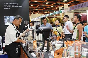 台湾は空前のコーヒーブーム！　コーヒーを扱うブースは人で溢れていました