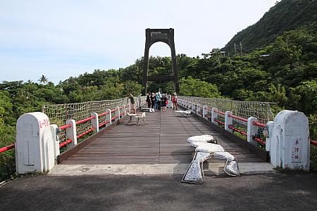 旧東河橋は老朽化のため、車は通れません