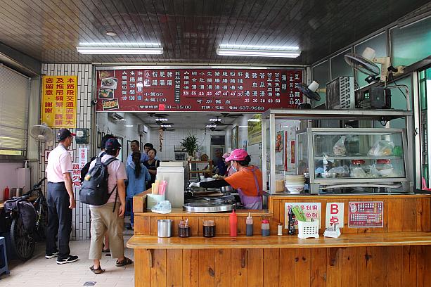 おすすめのお店があると連れて来てもらったお店。台南の小吃は人気だけど、これは台南中心地では食べられないよ～！とのことなんです
