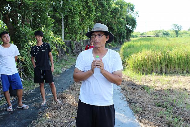 この迷路を作り出したのは賴承麟理事長。大学院を卒業したという聡明さと若さで、チャンピオン米を作り出している方なんです！