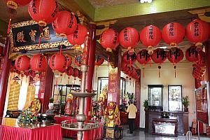 台湾の寺や廟、宮は、中へ入ると心落ち着くひととき