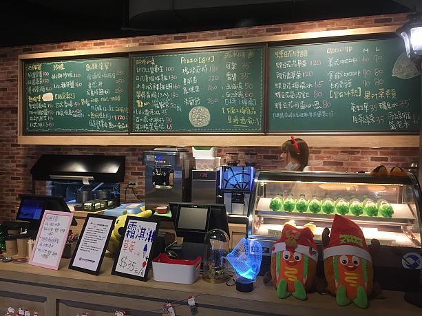 ショップの隣にあるLilo cafeにはアメリカンな軽食とドリンクが揃っています。ちなみにLiloとは台湾語で「來了」という意味の音。いい運が来た！という意味を表しているんだそうです。