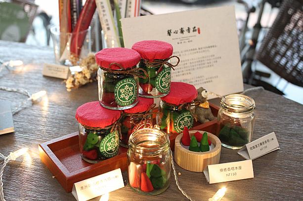 伝統的な台湾のお香が、クリスマスカラーになって、キュートな瓶に入っていますね～！