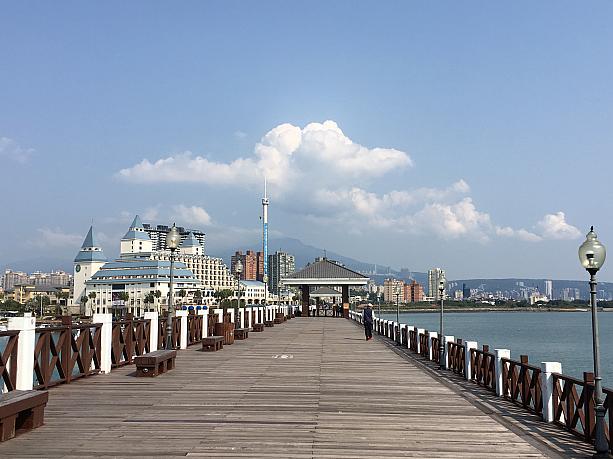 桟橋を歩きながらキレイな空気で深呼吸〜