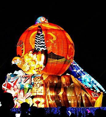 2018年は嘉義で開催！過去最高規模の台湾ランタンフェスティバルには日本からのランタンも数多く出展され、人気を博しました 嘉義 台湾ランタンフェスティバル ランタン ポケモンGO ドラえもん 天燈 花燈 北回帰線23.5度 台湾燈會 元宵節 小正月 国立故宮南院阿里山