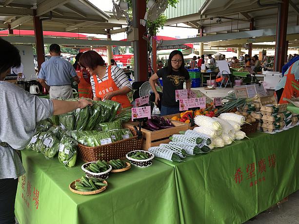 この日は屏東の農特産物のマーケットが開催されていました。野菜がどれも新鮮で買って帰りたくなりましたがすぐには家に帰れないので我慢しました