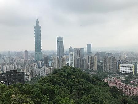 象山　展望台から台北101を見る