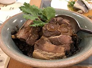 梅干菜と豚肉を煮込んだ「梅干菜扣肉」。お肉ホロホロです。