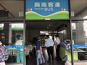 興南客運「玉井」駅から青果市場までは徒歩3分ほどです。