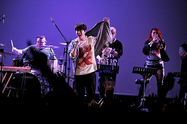 台湾の人気バンドで、現在ワールドツアー真最中の「宇宙人(Cosmos People)」。1年ぶりとなる日本でのワンマンライブ開催が決定しましたーー！