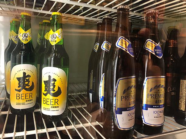 あれ？なんだか見慣れないビールを発見。そうです、台湾ビールが7月末から販売し出した新しいビール「爽啤(爽ビール)」です。ビンの上のほうに「SONG」と書かれていますが、これは「爽」の台湾語発音ですね。