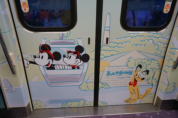 ミッキーのスクリーンデビュー90周年のお祝いで、台北市政府観光伝播局とウォルト・ディズニー・タイワンがタッグを組みました。ミッキーのラッピング電車は台湾初です！見逃せない～！