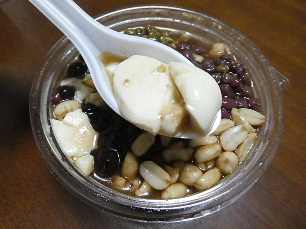 ふるふると軟らかい豆花がおいしい！ピーナッツやタピオカの茹で加減もバッチリで、台湾の味がちゃんと再現されています。