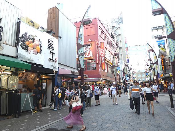 観光客や地元民でいつでも大賑わいの上野・アメ横商店街に、2018年7月、仙草ゼリーの専門店「台湾嫩仙草専門店 黒工号」がオープンしました。