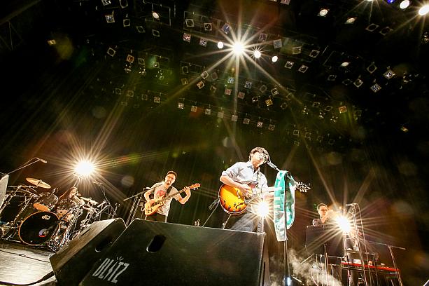 アジアで大人気のアーティスト、クラウド・ルーが11月16日、東京・赤坂マイナビBLITZにてスプリングワールドツアーの日本公演ライブを行いました。