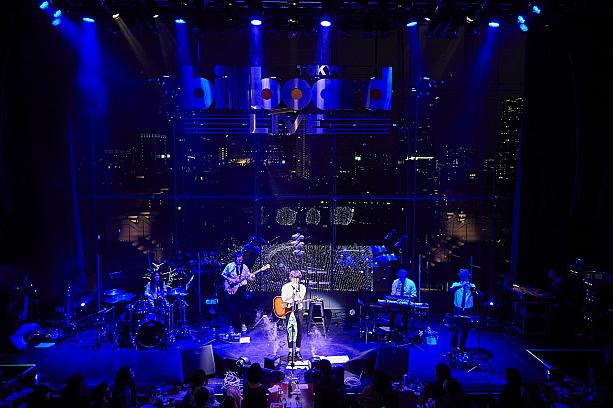 アジアで大人気のアーティスト、クラウド・ルーによるビルボードライブ東京での日本公演ライブレポ第2弾！<br>
ビルボードライブ東京1stステージはロック・セット、2ndステージをジャズ・セットと趣向を変えてのライブでした。