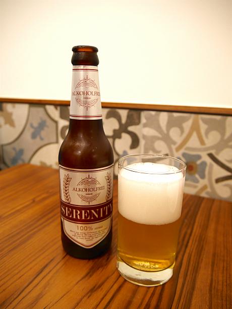 アルコール分のないオリジナルビール「無酒精啤酒」。ラベルデザインもシンプルでいい感じ。見た目は完全にビールですよね