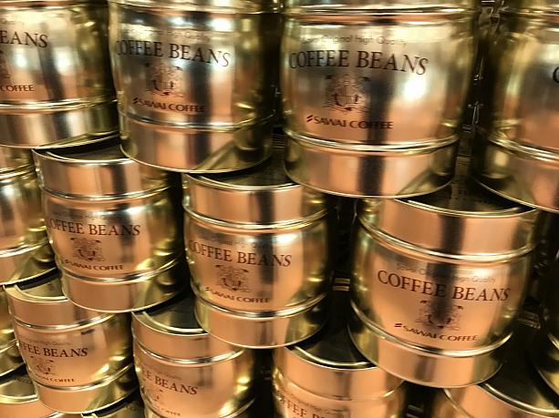 このバブリーな金の樽は日本語では無いですがコーヒーです。台湾経済元気じゃないですか