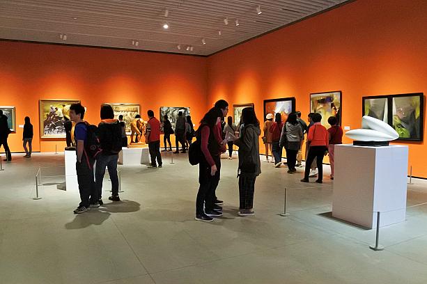 現在行われているのは「臺灣禮讃」という現代アートの展示。<br>150人以上にのぼる台湾人アーティストの作品が、7つのテーマに分かれて展示されています。