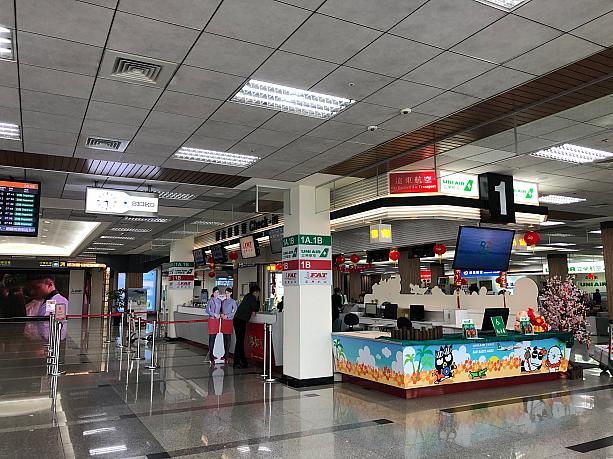 台湾海峡に浮かぶ澎湖に行くため、台北松山空港第2ターミナルにやってきました。今回はファーイースタン(遠東)航空の国内線に乗っていってきます。日本の方には馴染みがないかもしれないのですが、中堅航空会社です。