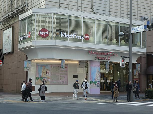 場所はマロニエゲート銀座2の2F。東京メトロ銀座一丁目駅から徒歩2分、銀座駅から徒歩3分という絶好のロケーションで、「鮮芋仙」の大きなロゴがひときわ目立っています。