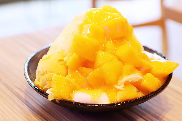 氷自体がマンゴーの味なので、いつまでもマンゴーを感じられるかき氷！マンゴーが旬の頃に食べたら、おいしさ倍増間違いなしですよ～
