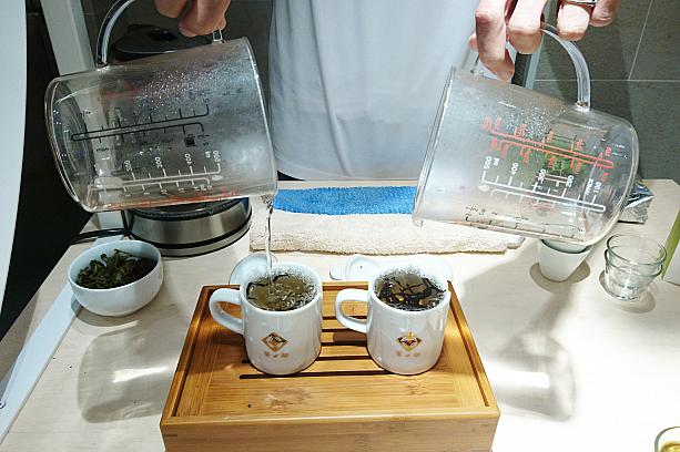 紅玉紅茶の春茶（左）はキャラメルのような甘味を強く感じ、冬茶（右）は紅玉の特徴であるミントとシナモンの香りが一口毎に変化していきます。ナビはこういった変化を感じられる紅茶がお気に入り♪