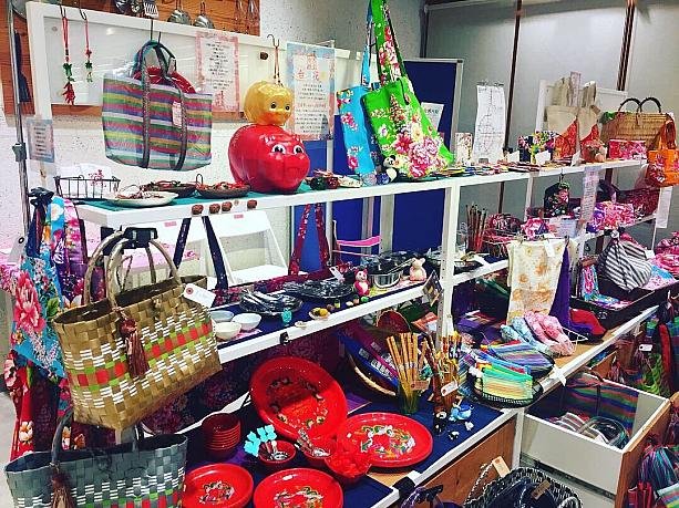 「台湾好子」さんの客家花布を使った雑貨や、漁師網のバッグなど、可愛らしい空間は常にお客さんでいっぱいでした！