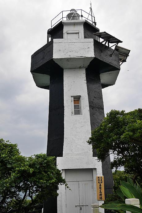さらに10分ほど歩いてたどり着いた灯台！1980年に建設され、台湾で初めて太陽光発電を使って光る灯台なんだそう。ここまでやってくると達成感があります。