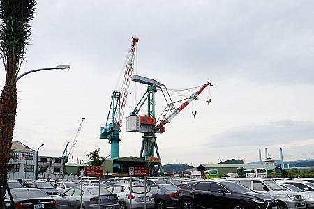 和平島公園の駐車場から見える造船場のクレーン