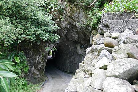 島の東西をつなぐ唯一のトンネル