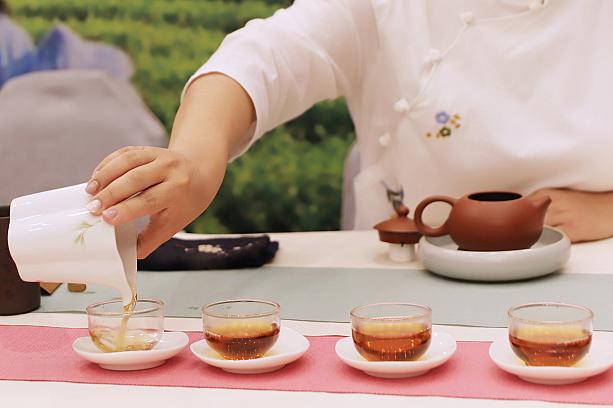 花蓮には良質の台湾茶が生産されていることも有名です。8月3日と8月24日には赤科山でお茶会が開催され、六十石山では8月4日～9月1日の土･日曜日に音楽会や茶会が開催されます