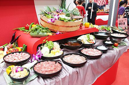 台湾料理レストランの海霸王と別ラインの火鍋屋さん打狗霸は好立地にブースを構え凄い人気