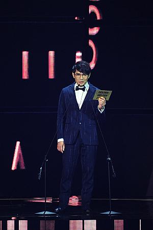 客家語歌手賞と客家語アルバム賞のプレゼンターは羅文裕(ルオ・ウェンユー)。