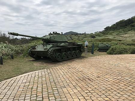 「戦争和平記念公園」周辺には、戦車や大砲が点在しています