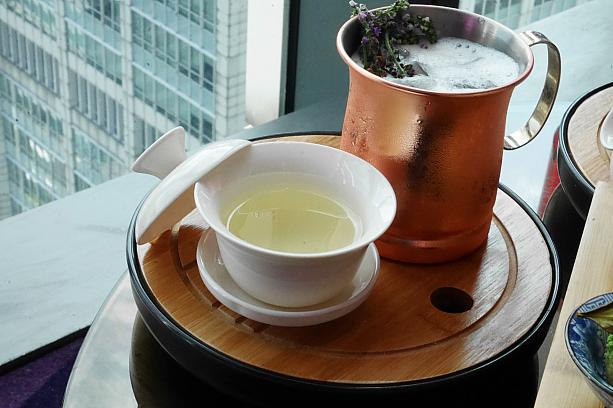 こちらは阿里山高山茶をベースにした「十里梅香」。甘酸っぱい梅の香りと味が漂う台湾らしいカクテル。ちなみに全てのカクテルにはベースとなったお茶が添えられていて、比べながら味を楽しめるようになっています。