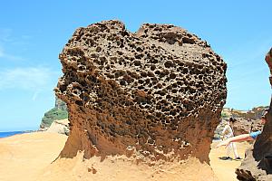 蜂の巣岩